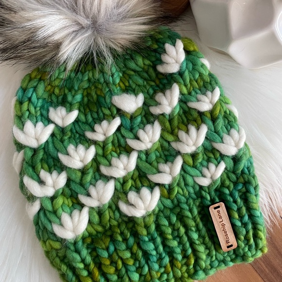 New hand knitted women’s beanie hat green 100% Malabrigo wool size S/M - Picture 3 of 3